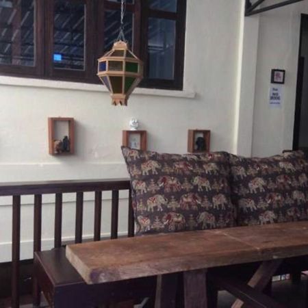 Thapae Backpackers Hostel (Adults Only) Чиангмай Экстерьер фото