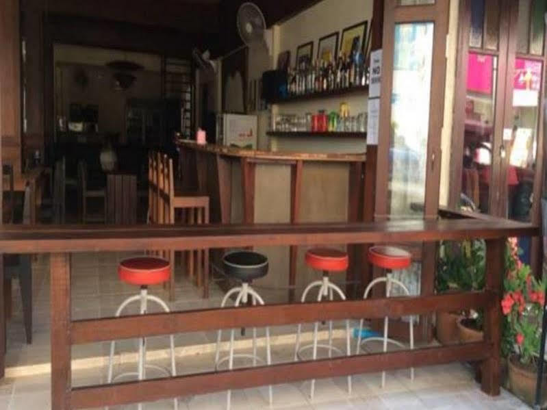 Thapae Backpackers Hostel (Adults Only) Чиангмай Экстерьер фото
